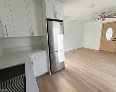 1133 E Geraldine Avenue - Photo Thumbnail 8