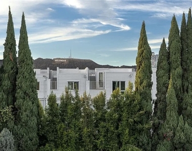 1122 N Beachwood Drive - Photo Thumbnail 6