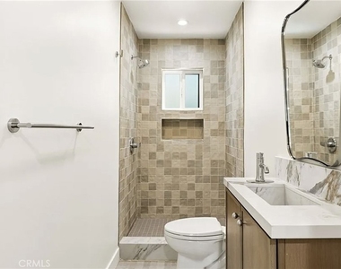 1122 N Beachwood Drive - Photo Thumbnail 2