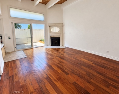 2607 Nelson - Photo Thumbnail 3