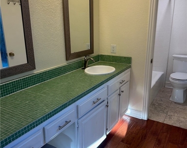 2607 Nelson - Photo Thumbnail 23