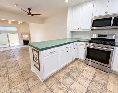 2607 Nelson - Photo Thumbnail 5