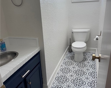 2607 Nelson - Photo Thumbnail 21