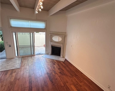 2607 Nelson - Photo Thumbnail 19