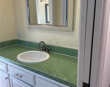 2607 Nelson - Photo Thumbnail 24