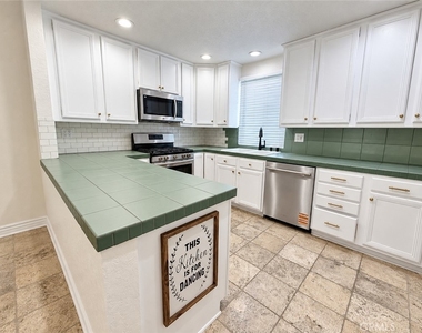 2607 Nelson - Photo Thumbnail 4