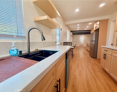 1434 E Sandison - Photo Thumbnail 15