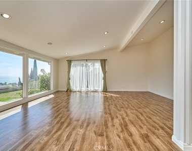 30933 Rue Valois - Photo Thumbnail 4