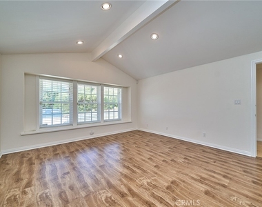 30933 Rue Valois - Photo Thumbnail 25