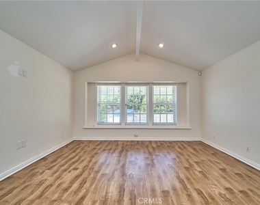 30933 Rue Valois - Photo Thumbnail 23