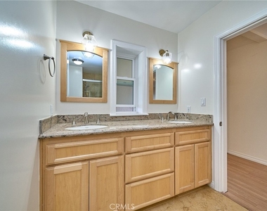 30933 Rue Valois - Photo Thumbnail 14