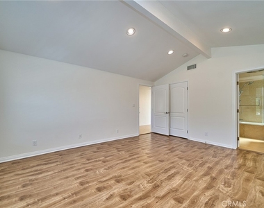 30933 Rue Valois - Photo Thumbnail 24