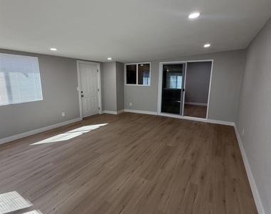 1383 Wystone Drive - Photo Thumbnail 8