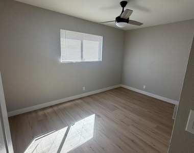 1383 Wystone Drive - Photo Thumbnail 13