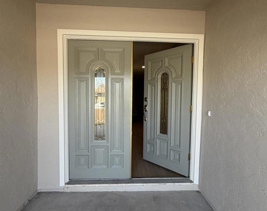1383 Wystone Drive - Photo Thumbnail 2