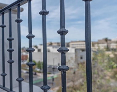 533 E Union Street - Photo Thumbnail 16