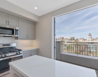 533 E Union Street - Photo Thumbnail 9