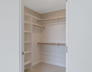 533 E Union Street - Photo Thumbnail 10