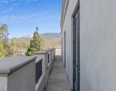 533 E Union Street - Photo Thumbnail 17