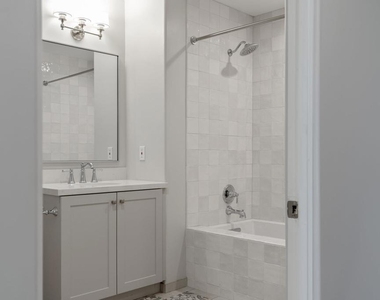 533 E Union Street - Photo Thumbnail 13