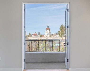 533 E Union Street - Photo Thumbnail 6