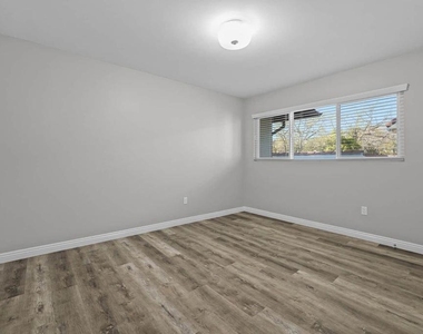 80 S Sunnyslope Avenue - Photo Thumbnail 9