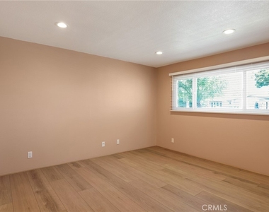 2528 Bowdoin Place - Photo Thumbnail 16