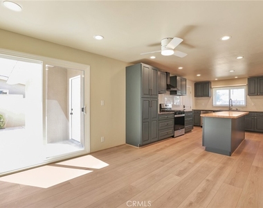 2528 Bowdoin Place - Photo Thumbnail 11