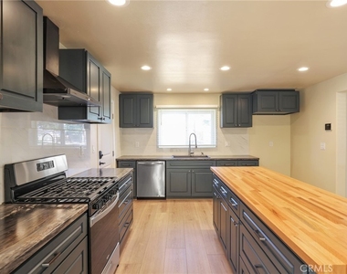 2528 Bowdoin Place - Photo Thumbnail 12