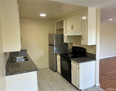 737 E 5th - Photo Thumbnail 11
