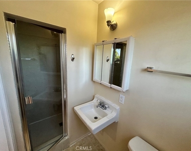 737 E 5th - Photo Thumbnail 6