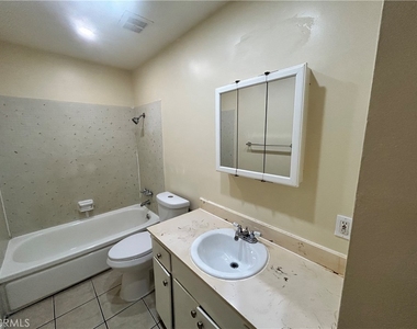 737 E 5th - Photo Thumbnail 12