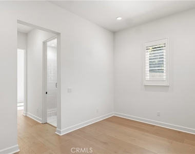 242 Sutters - Photo Thumbnail 11