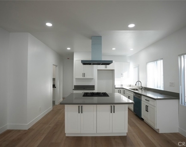 3627 E 4th - Photo Thumbnail 2