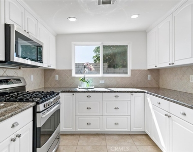 9102 Warfield - Photo Thumbnail 12