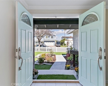 9102 Warfield - Photo Thumbnail 2