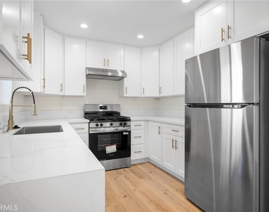 1025 Linden Avenue - Photo Thumbnail 8