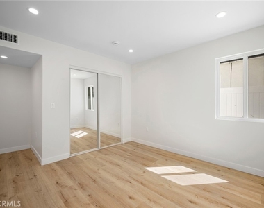 1025 Linden Avenue - Photo Thumbnail 13