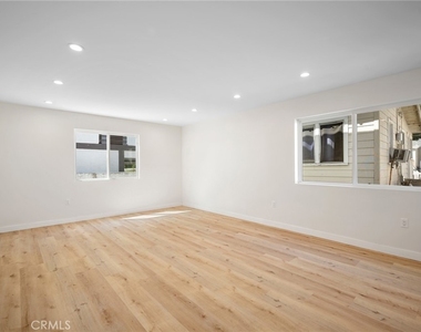 1025 Linden Avenue - Photo Thumbnail 4