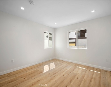 1025 Linden Avenue - Photo Thumbnail 12
