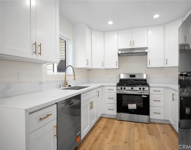 1025 Linden Avenue - Photo Thumbnail 7