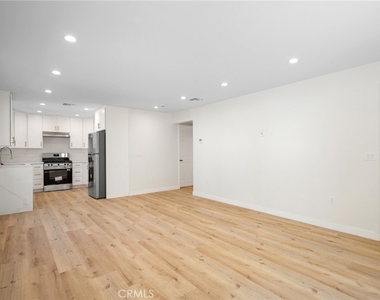 1025 Linden Avenue - Photo Thumbnail 6