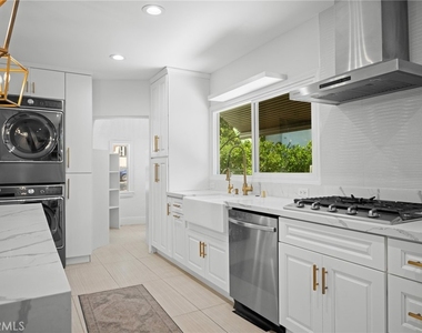 1020 Olmsted - Photo Thumbnail 6