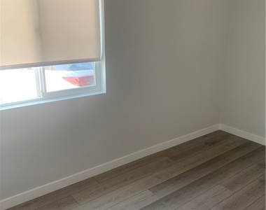 1028 1/2 W 55th Street - Photo Thumbnail 4