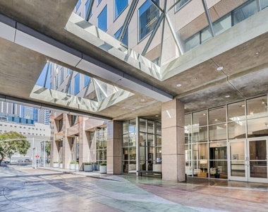 801 S Grand Avenue - Photo Thumbnail 2