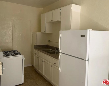 400 S Kenmore Avenue - Photo Thumbnail 3