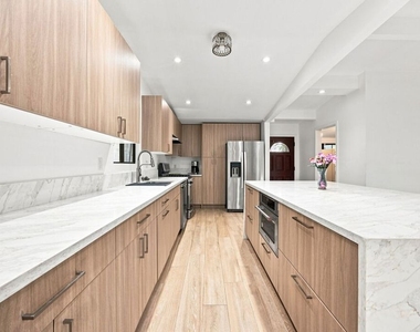 6848 Sylvia Avenue - Photo Thumbnail 3