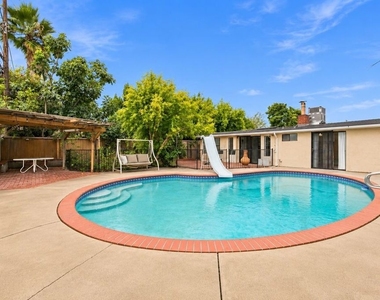 6848 Sylvia Avenue - Photo Thumbnail 18