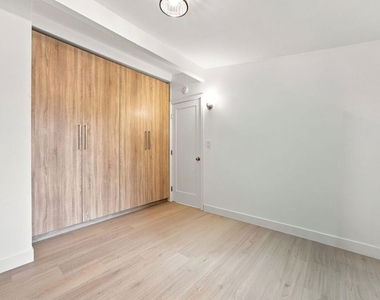 6848 Sylvia Avenue - Photo Thumbnail 9