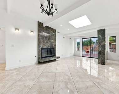 6848 Sylvia Avenue - Photo Thumbnail 4